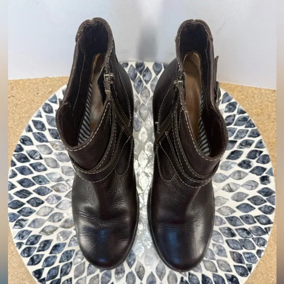 L.L.Bean Dark Brown leather Ankle Boots with Buckle Detail women’s size 8.5 - Picture 7 of 12